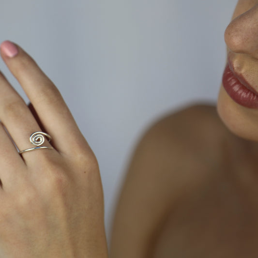 Model wearing Lilli Ring Silver, Aura by Gabby Collection - Gabby C Thomas  - Iza by Silvia D'Avila, handmade one-of-a-kind sculptural artsy jewelry, New York